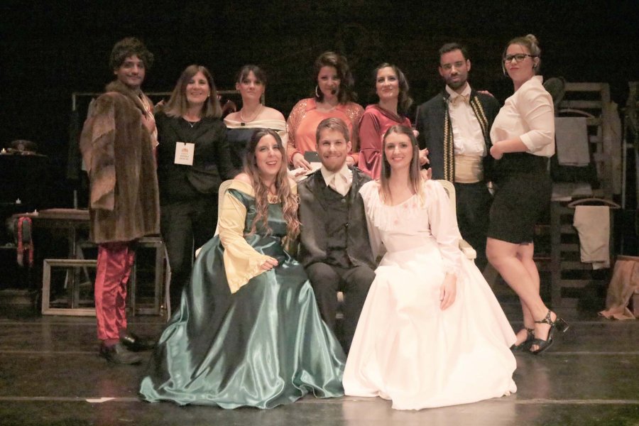 FOTO PRENSA GRUPO// FINAL./ El grupo en el &uacute;ltimo cuadro de la exitosa pieza.