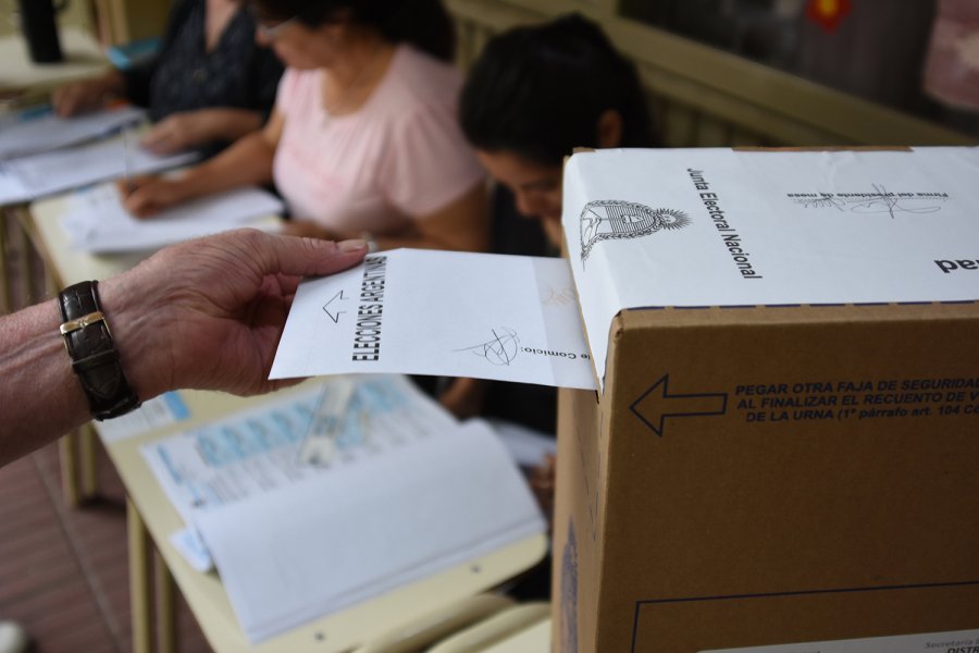 FOTO LA OPINION DIFICIL. Cada vez es m&aacute;s complicado anticipar el voto de la gente.