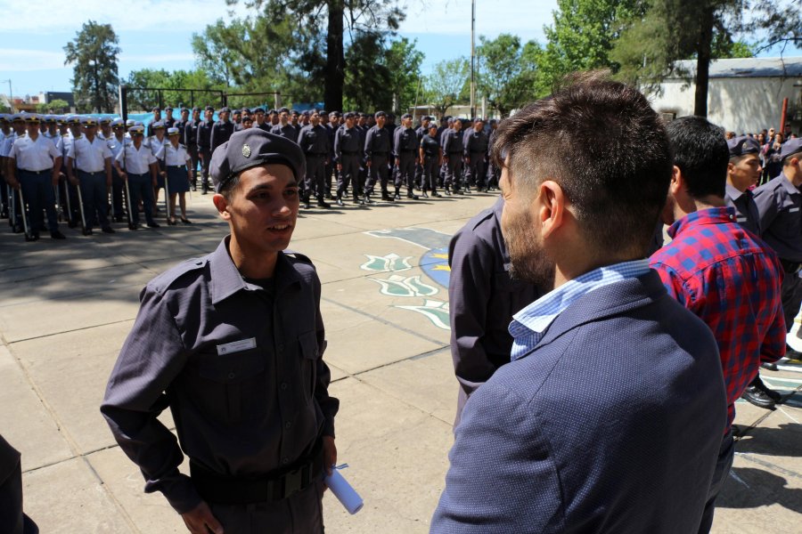 FOTO MIN.SEG.SANTA FE DIPLOMA. El Ministro de Seguridad hizo entrega de los certificados.