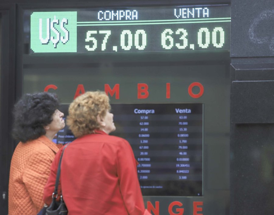 FOTO NA COTIZACION. El d&oacute;lar avanz&oacute; y cerr&oacute; a $63,35.