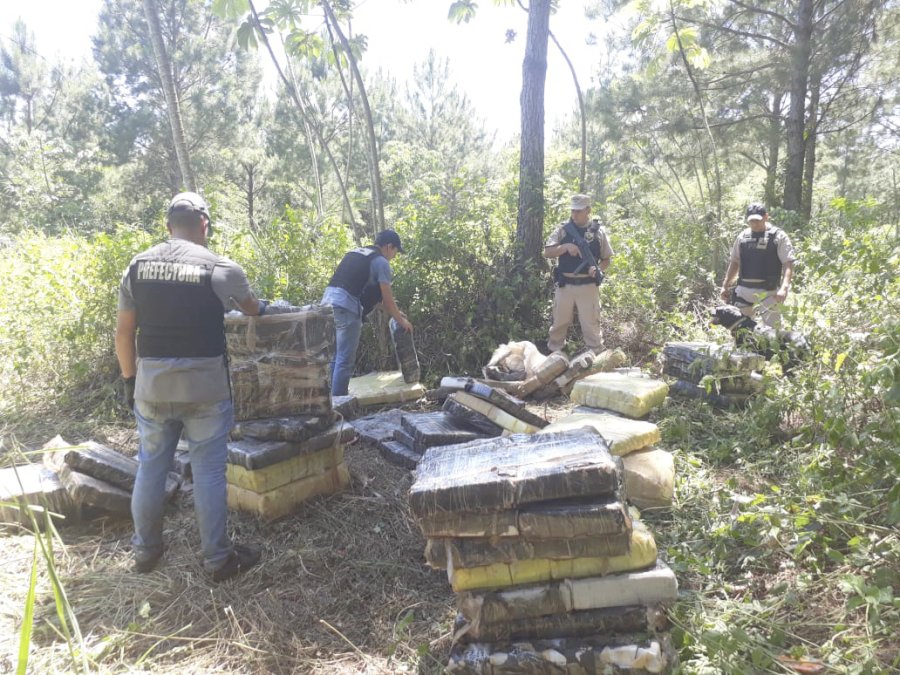FOTO MIN.SEG.NACION CARGAMENTO. Las m&aacute;s de 2 toneladas de marihuana est&aacute;n valuadas en 141 millones de pesos.