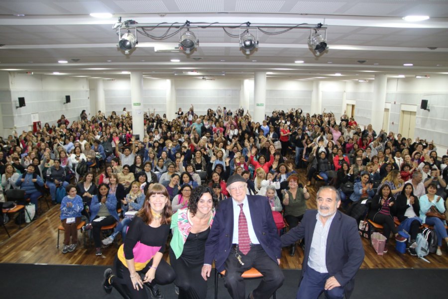 FOTO PRENSA INTI// CAPACITACI&Oacute;N./ Kohanoff junto a cuidadores  de personas con diferentes grados de discapacidad  y adultos mayores, actividad desarrollada durante el pasado mes de octubre.