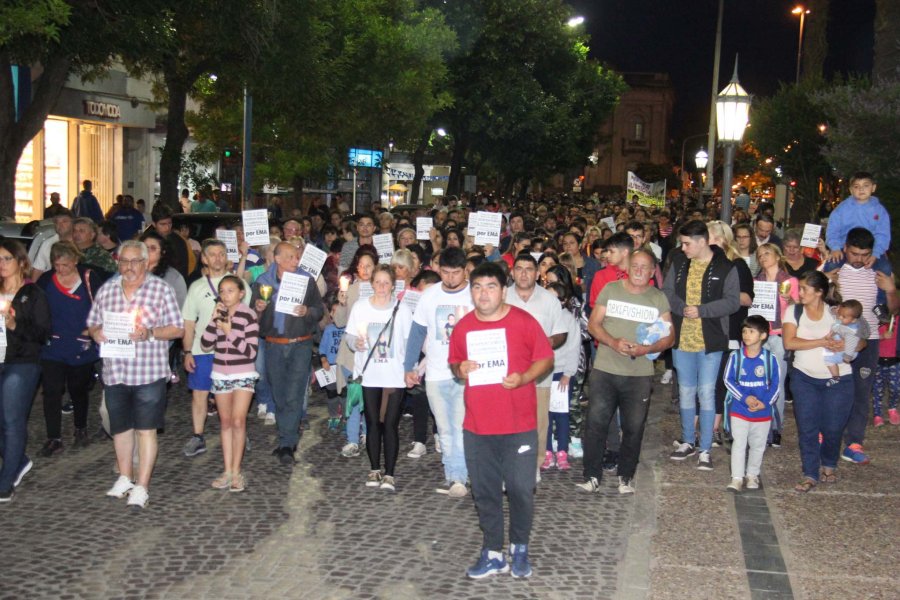FOTO J. BARRERA UNA MULTITUD. Se estima que m&aacute;s de dos mil personas se manifestaron pac&iacute;ficamente y en silencio en avenida Santa Fe.