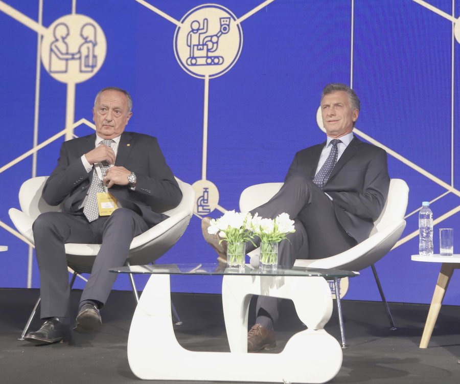 FOTO NA PANEL DE CIERRE. Acevedo junto a Macri.