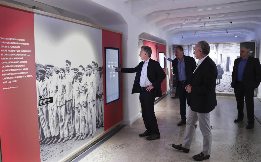 FOTO NA MUSEO DEL HOLOCAUSTO. Macri visit&oacute; la sede en el d&iacute;a de su reinauguraci&oacute;n.