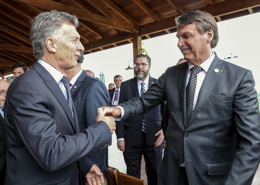 FOTO NA// MERCOSUR./ Se saludan Mauricio Macri y Jair Bolsonaro.