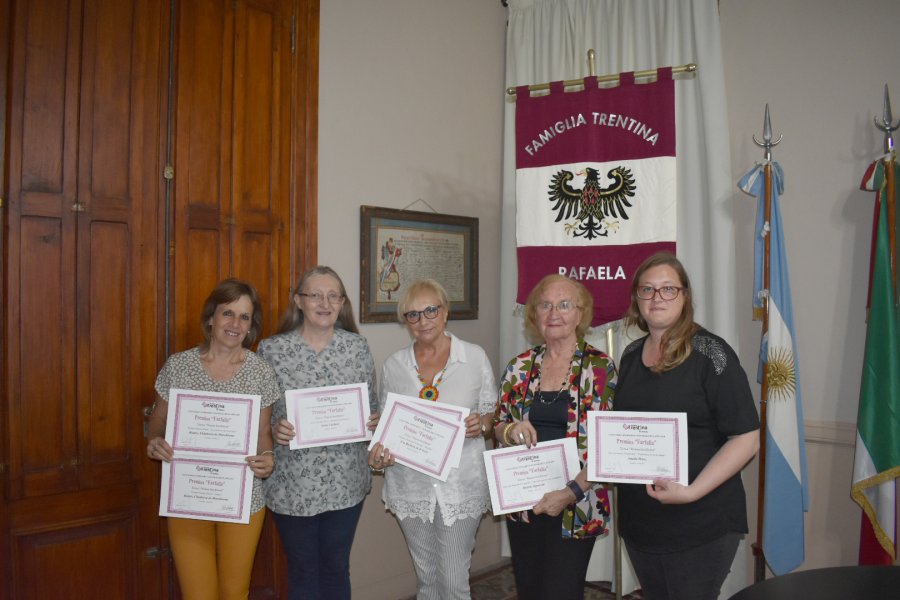 DISTINGUIDAS./ Quienes fueron premiadas en ambos cert&aacute;menes.