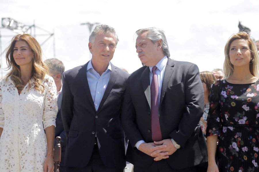 FOTO NA MADUREZ POLITICA. Awada, Macri, Fern&aacute;ndez y Ya&ntilde;ez en primera fila de la misa por la paz de la Patria.