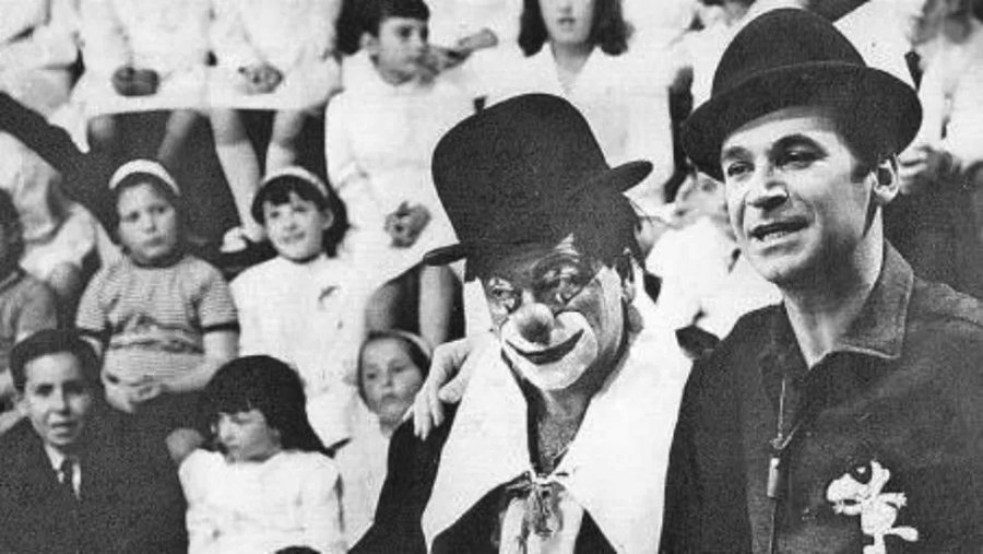 FOTO ARCHIVO JUNTO A OTRO GRANDE. El payaso Firulete y Minguito (encarnado por Juan Carlos Altavista, otro grande del humor nacional).  IMAGEN ARCHIVO MU&Ntilde;ECO. Se vend&iacute;a para recordar a Firulete.  IMAGEN ARCHIVO FIRULETE Y CA&Ntilde;ITO. Padre e hijo formaro
