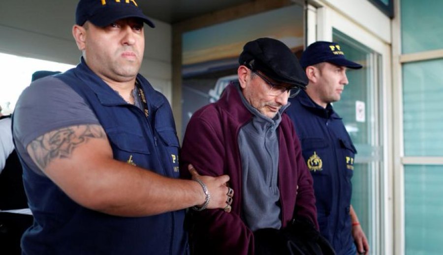 FOTO REUTERS "CARNICERO". Sandoval, bajo custodia, al llegar a la Argentina procedente de Francia.