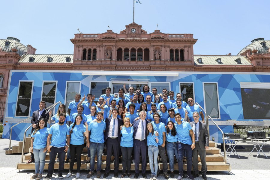 FOTO NA ANUNCIO. Fern&aacute;ndez y De Pedro encabezaron el lanzamiento de la campa&ntilde;a.