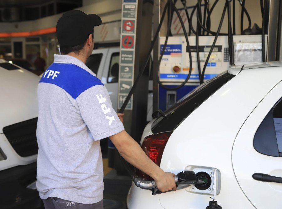 FOTO NA YPF. Planeaba subir el precio de sus combustibles desde hoy, pero dio marcha atr&aacute;s.