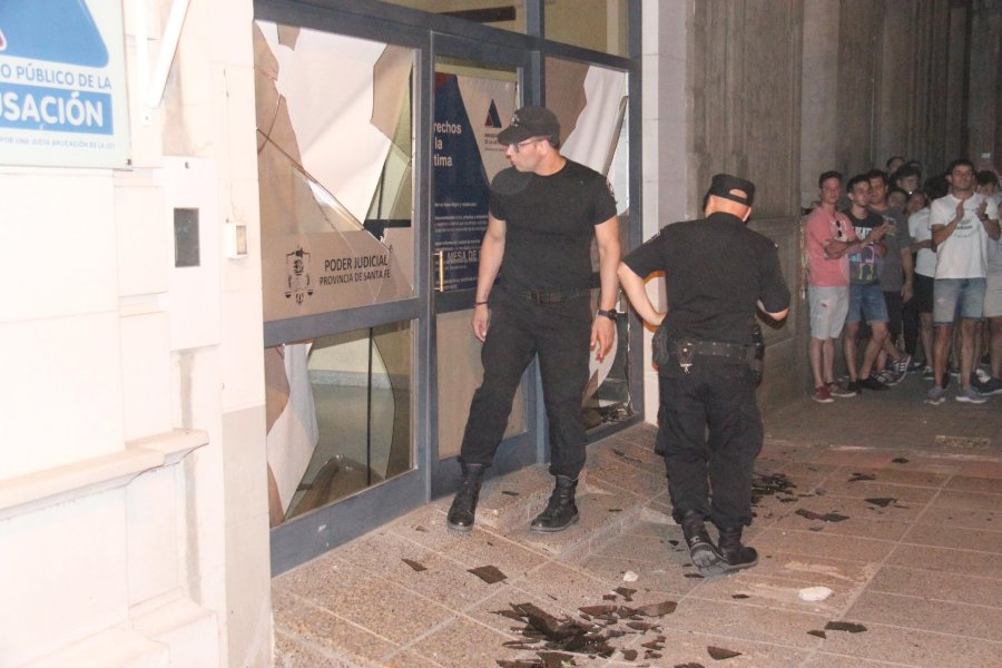 FOTOS JORGE BARRERA DESTROZOS.  Lo observado en la noche del jueves, en la Fiscal&iacute;a local.
