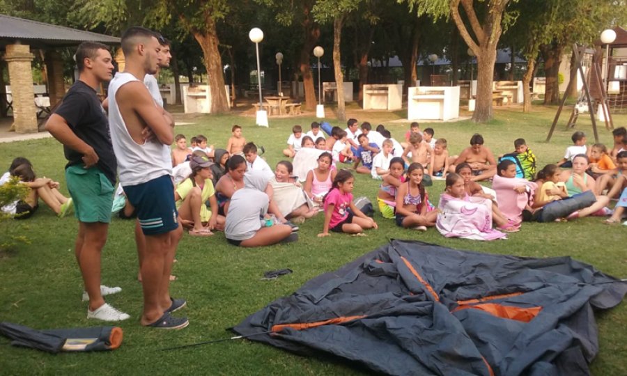 FOTOS PRENSA SEOM// COLONOS./ En el complejo recreativo confraternizaron y disfrutaron a pleno las propuestas que se les ofrece en el mismo. CAMPAMENTO./ Durante dos jornadas los ni&ntilde;os desarrollaron juegos, deportes y diversi&oacute;n.