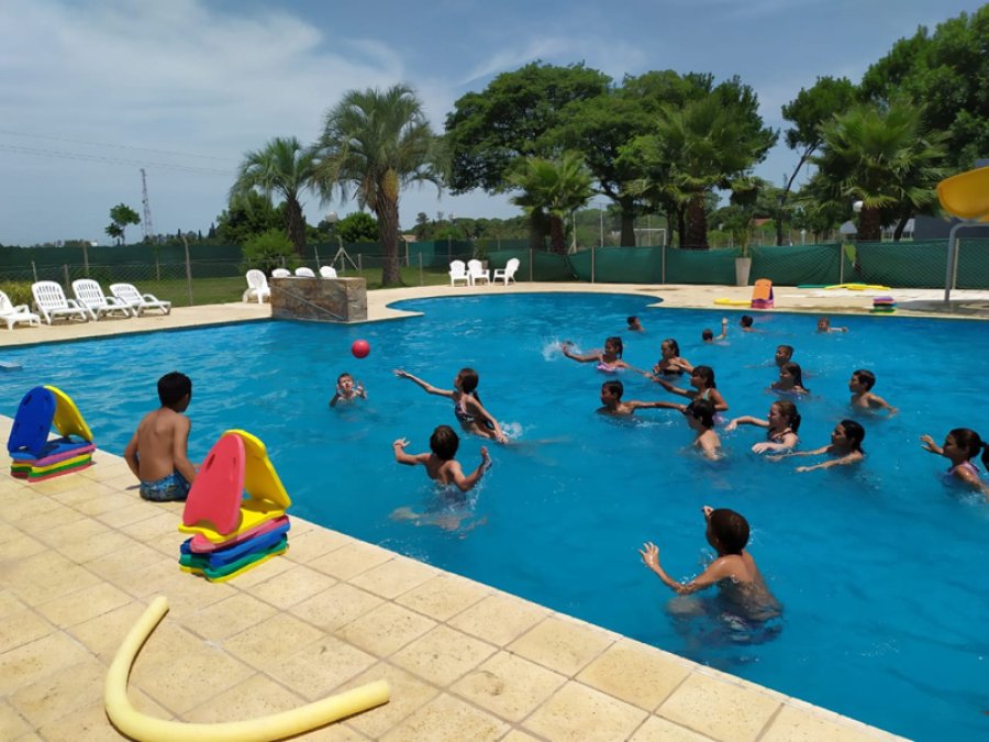 FOTOS PRENSA SEOM// COLONOS./ En el complejo recreativo confraternizaron y disfrutaron a pleno las propuestas que se les ofrece en el mismo. CAMPAMENTO./ Durante dos jornadas los ni&ntilde;os desarrollaron juegos, deportes y diversi&oacute;n.