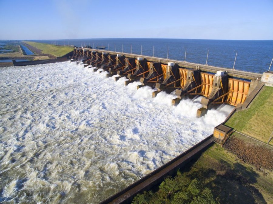 FOTO ARCHIVO YACYRETA. Se considera ejecutar nuevas obras en la central hidroel&eacute;ctrica.