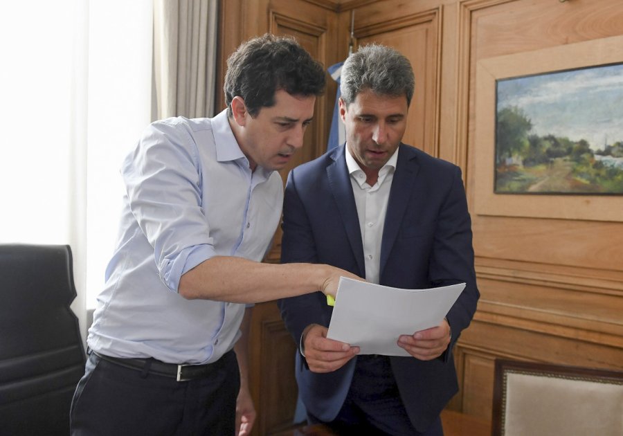 FOTO NA REUNION. De Pedro con U&ntilde;ac en Casa Rosada.