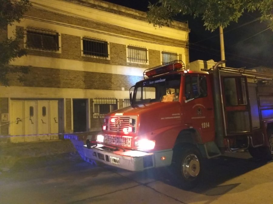 FOTO LT 28 RADIO RAFAELA BOMBEROS. Acudieron Bomberos Zapadores ante el llamado de los vecinos.