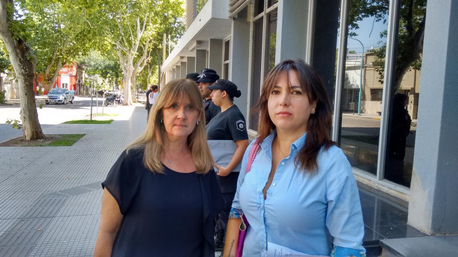 FOTO LA OPINION FISCALES. Las funcionarias del MPA Angela Capitanio y Mar&iacute;a Gabriela Lema presentaron el escrito de apelaci&oacute;n.