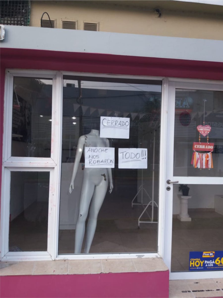 FOTO G. ODENA MENORES INVOLUCRADOS. &ldquo;Adictiva&rdquo;, la tienda de ropa femenina fue literalmente vaciada.