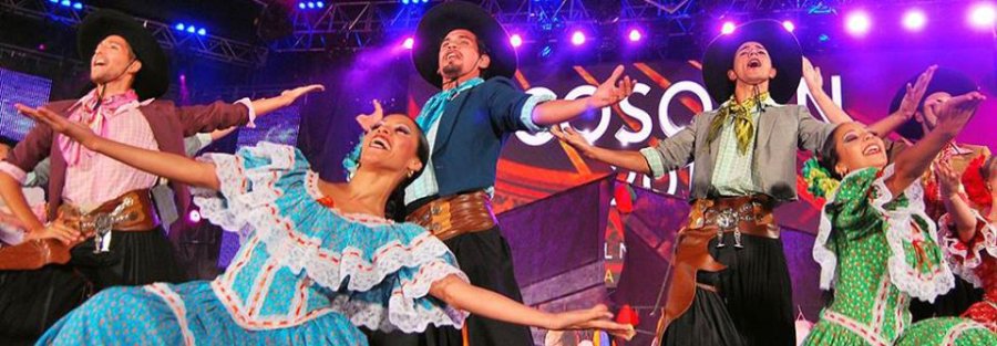 ARCHIVO FESTIVAL APERTURA// El ballet oficial Camin baila el Himno a Cosqu&iacute;n