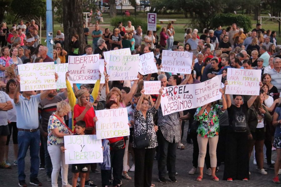 FOTO JORGE BARRERA MULTITUD. Los vecinos expresaron su frustraci&oacute;n ante la incesante inseguridad en Rafaela.