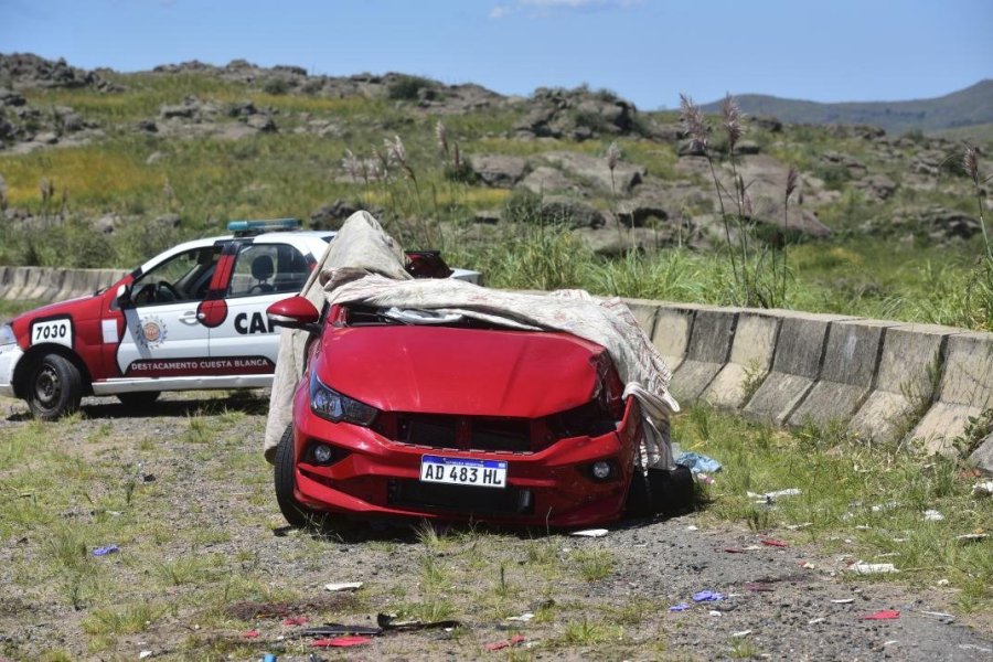 FOTO EL ANCASTI FIAT CRONOS. As&iacute; qued&oacute; el autom&oacute;vil en que viajaba la difunta familia Guerrero, oriunda de la ciudad de C&oacute;rdoba.