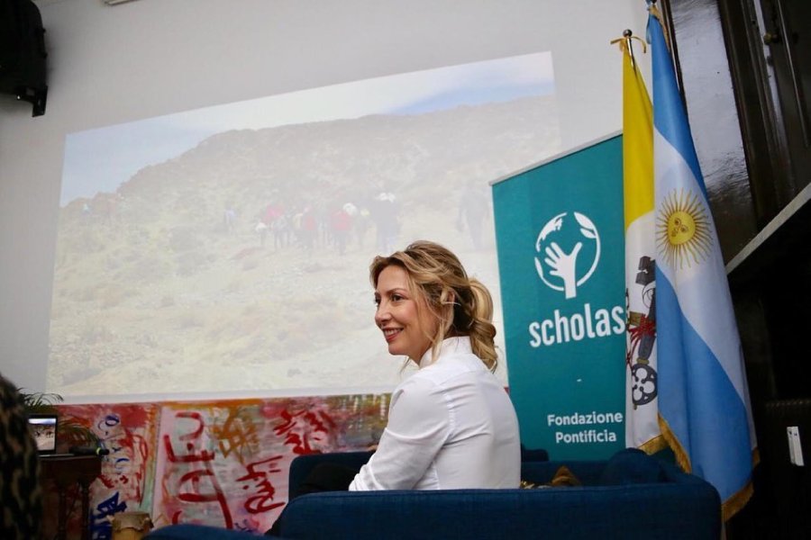 INSTAGRAM SCHOLAS OCURRENTES DE VISITA. Fabiola Y&aacute;&ntilde;ez en la sede de Scholas en el Vaticano.