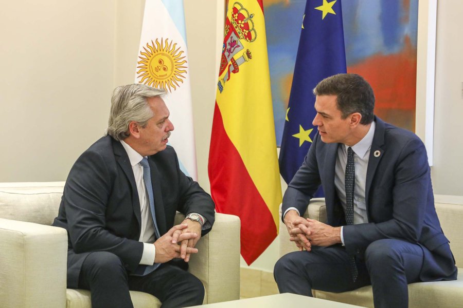 FOTO NA EN SINTONIA. Fern&aacute;ndez en el encuentro con Pedro S&aacute;nchez.
