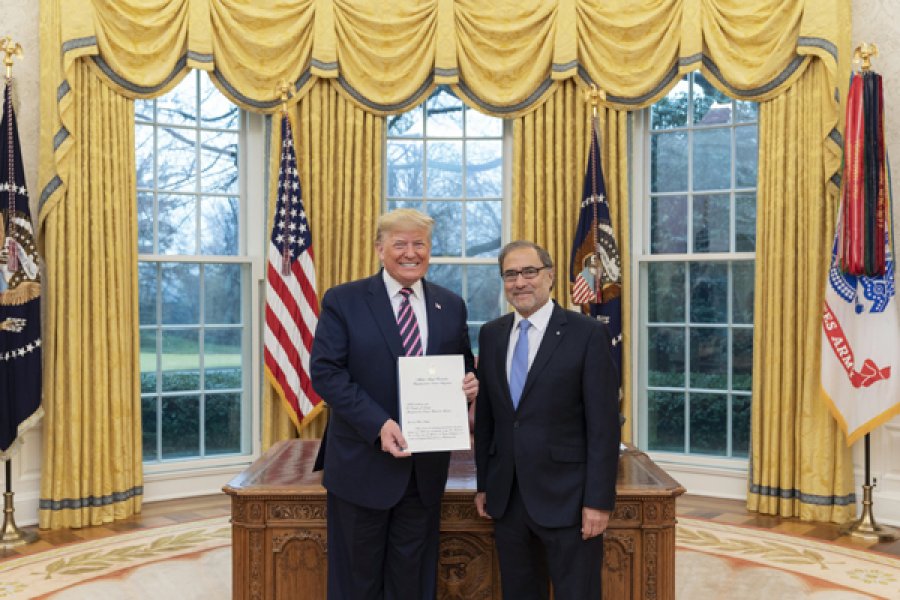 FOTO NA ENCUENTRO. Trump con Arg&uuml;ello en la Casa Blanca.