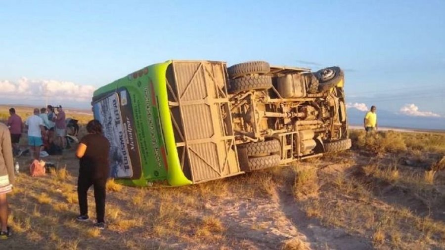 FOTO INTERNET ESTADO.  As&iacute; se observ&oacute; al transporte accidentado.