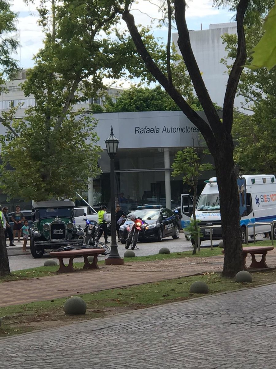 FOTO LA OPINION ESCENARIO. Esquina de bulevar Roca y calle Arenales.