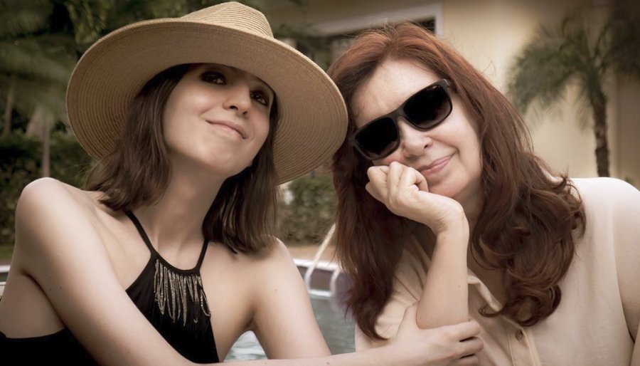FOTO NA UN BUEN MOMENTO. Cristina y Florencia posan para la foto.