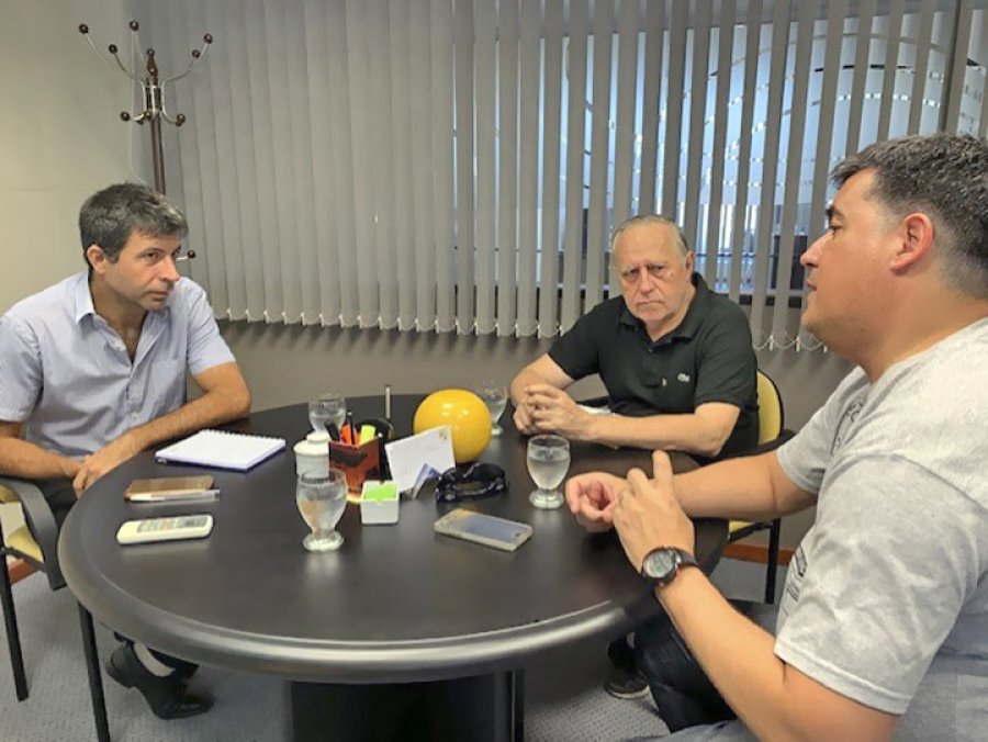 FOTO PRENSA MUTUAL// ENCUENTRO.// Taborda, Bertoldi y Peralta durante la reciente reuni&oacute;n.
