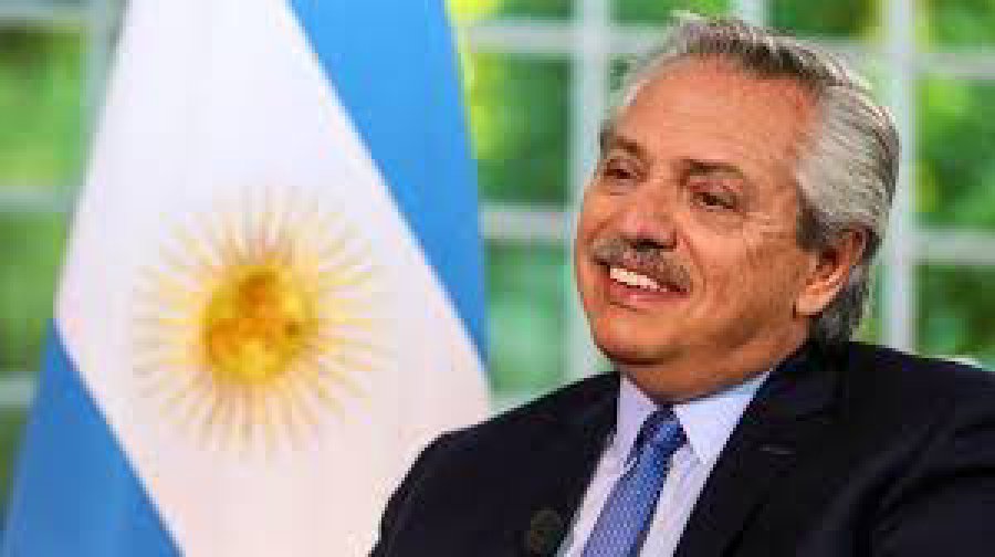 FOTO ARCHIVO ALBRETO FERNANDEZ. El Presidente, anunciar&iacute;a el domingo la suba de 3% de retenciones a la soja y derivados.  FOTO ARCHIVO   SR DE TUCUMAN.  Se anticip&oacute; un cese de comercializaci&oacute;n.