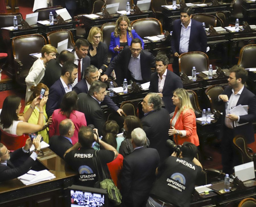 FOTO NA POLEMICA SESION. Oficialismo y oposici&oacute;n cruzaron duras acusaciones.