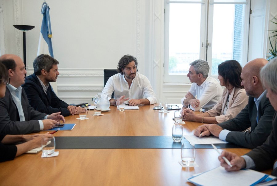 FOTO NA SANTIAGO CAFIERO. Presidi&oacute; la reuni&oacute;n con funcionarios.