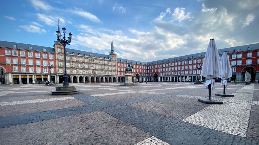 FOTO AFP MADRID. La capital espa&ntilde;ola est&aacute; literalmente por el brote de coronavirus.