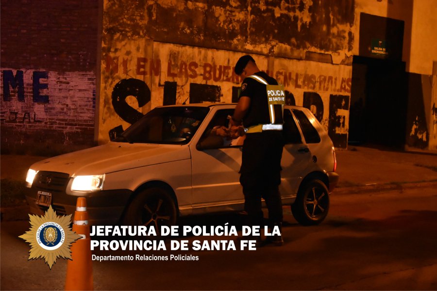 FOTOS JEF. POL. STA.FE OPERATIVOS PREVENTIVOS. Se identificaron 3200 personas y se requisaron 2290 vehiculos. 100 de ellos fueron secuestrados.