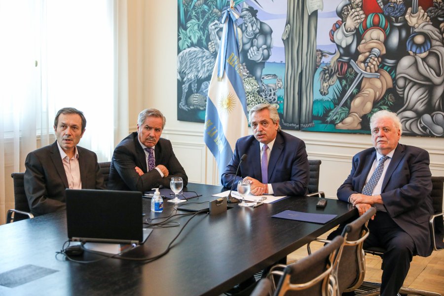 FOTO NA VIDEOCONFERENCIA. Beliz, Sol&aacute;, Fern&aacute;ndez y Gonz&aacute;lez Garc&iacute;a en la Casa Rosada.