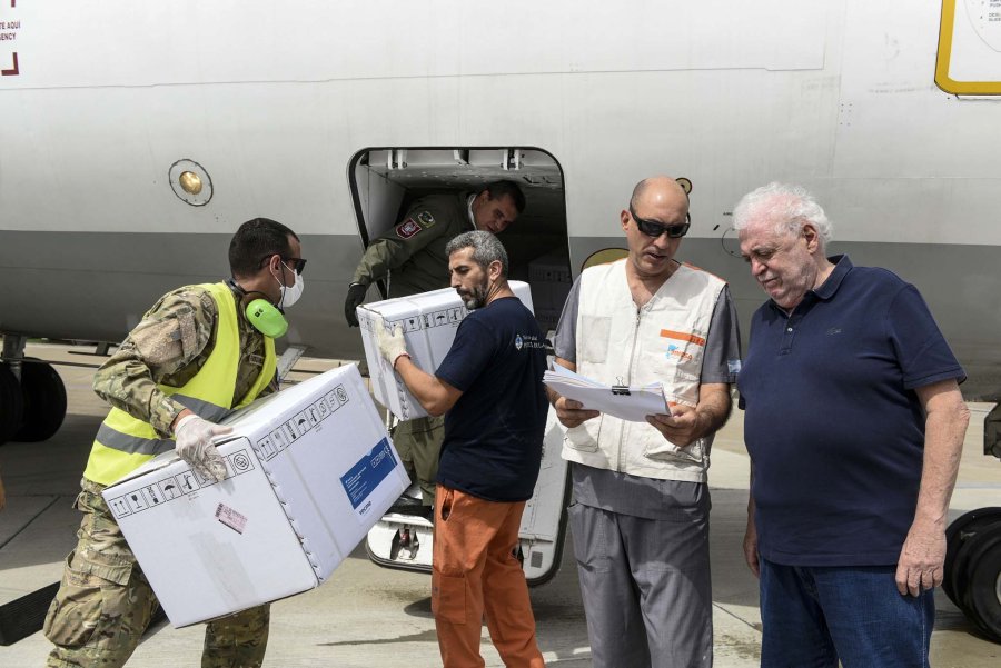 FOTO NA ENVIO. Fue supervisado en Aeroparque por el ministro Gonz&aacute;lez Garc&iacute;a.