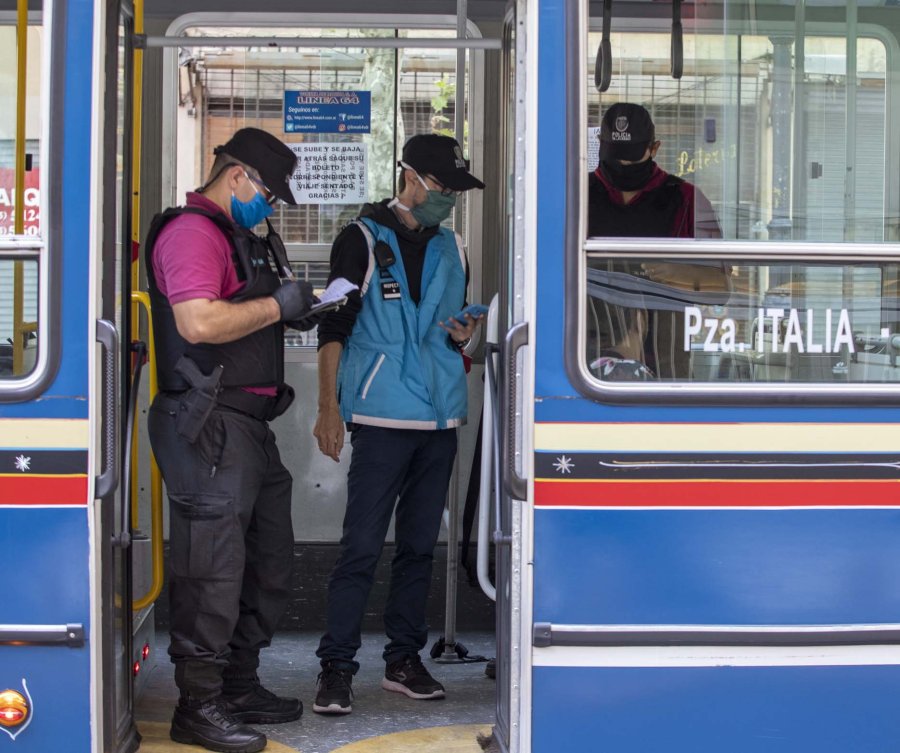 FOTO NA CONTROLES. En el acceso a los subterr&aacute;neos.
