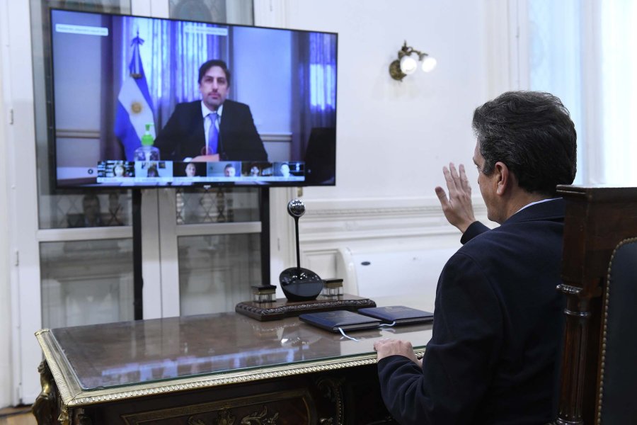 FOTO NA VIDEOCONFERENCIA. Sergio Massa sigue la exposici&oacute;n de Nicol&aacute;s Trotta.
