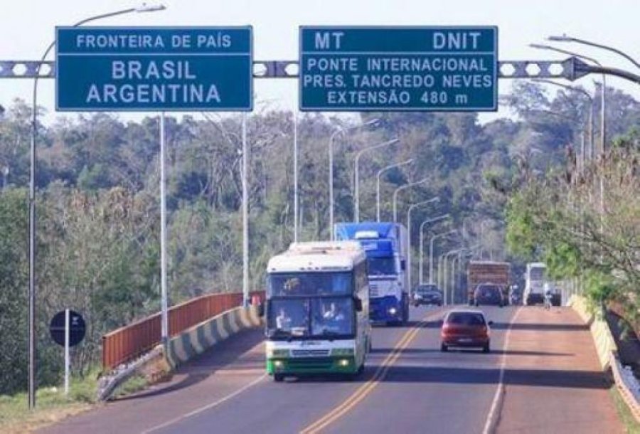 FOTO ARCHIVO TANCREDO NEVES. El puente internacional que une a Iguaz&uacute; y Foz do Iguaz&uacute;.