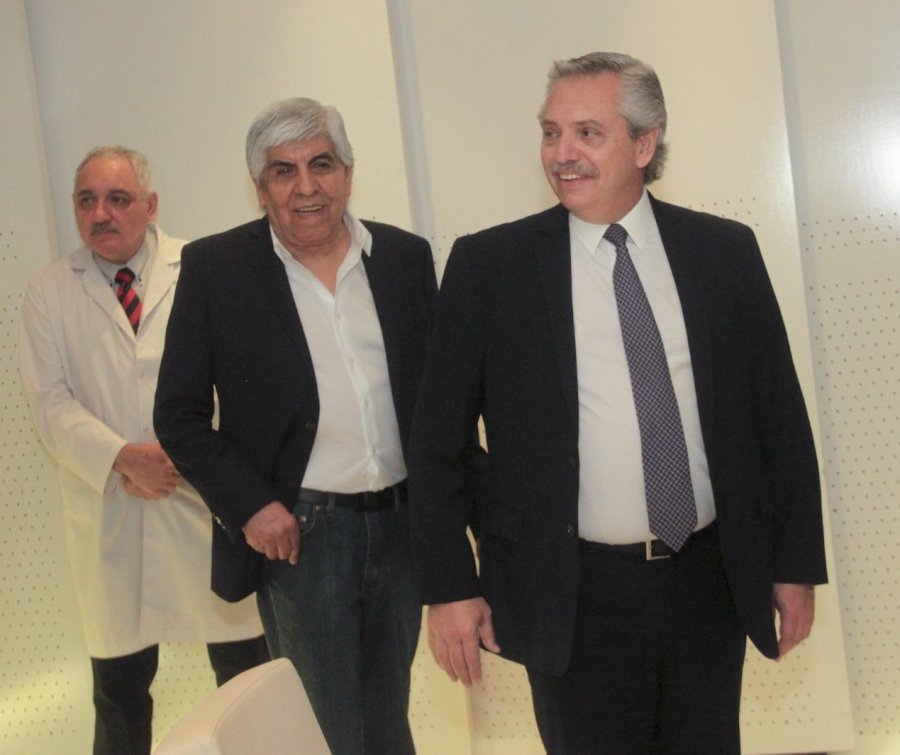 FOTO NA RECORRIDA. Moyano acompa&ntilde;&oacute; a Fern&aacute;ndez.