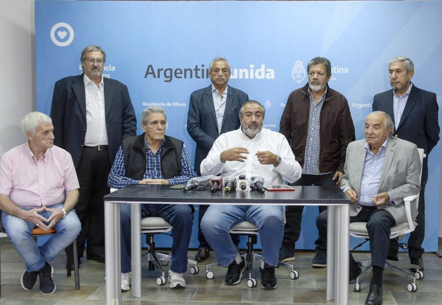 FOTO NA SINDICALISTAS. Brindaron una conferencia tras la reuni&oacute;n con Fern&aacute;ndez.