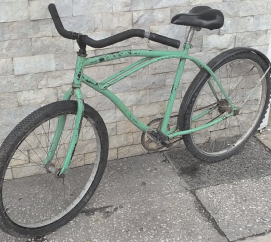 FOTO LA OPINION INCAUTADA. Bicicleta en la que se conduc&iacute;a el infractor.