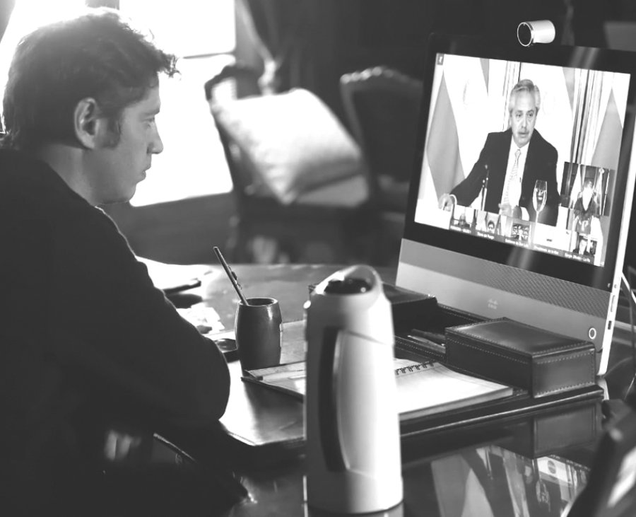 FOTO NA KICILLOF. El gobernador bonaerense sigue la videoconferencia del Presidente.