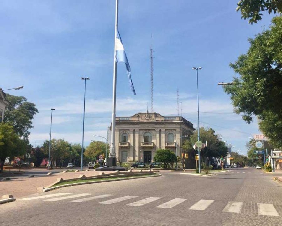FOTO LA OPINION EXPECTATIVA. En Rafaela, muchos rubros del comercio minorista volver&aacute;n hoy a trabajar.