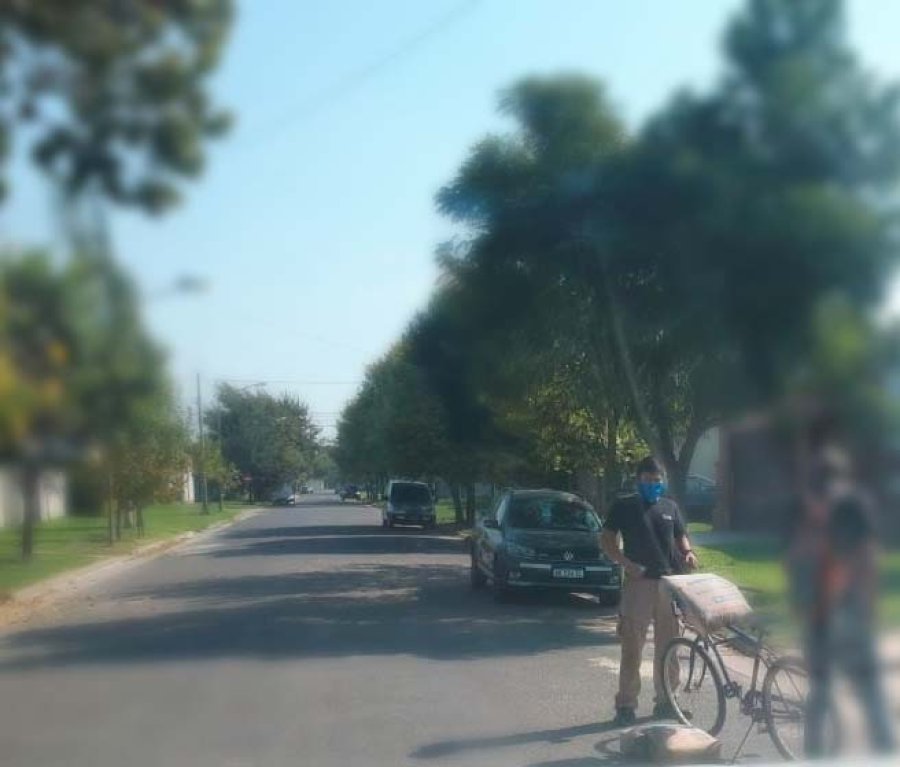 FOTO PM FRENO AL DELITO. Mientras el m&oacute;vil realizaba su patrullaje diario por barrio El Bosque.